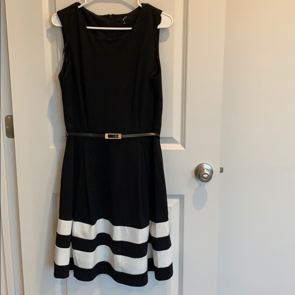 Women’s black and white sleeveless dress